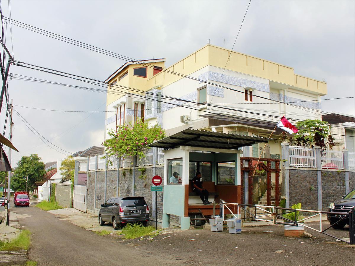 Zen Rooms Cassa Dua Pasteur Bandung Exterior photo